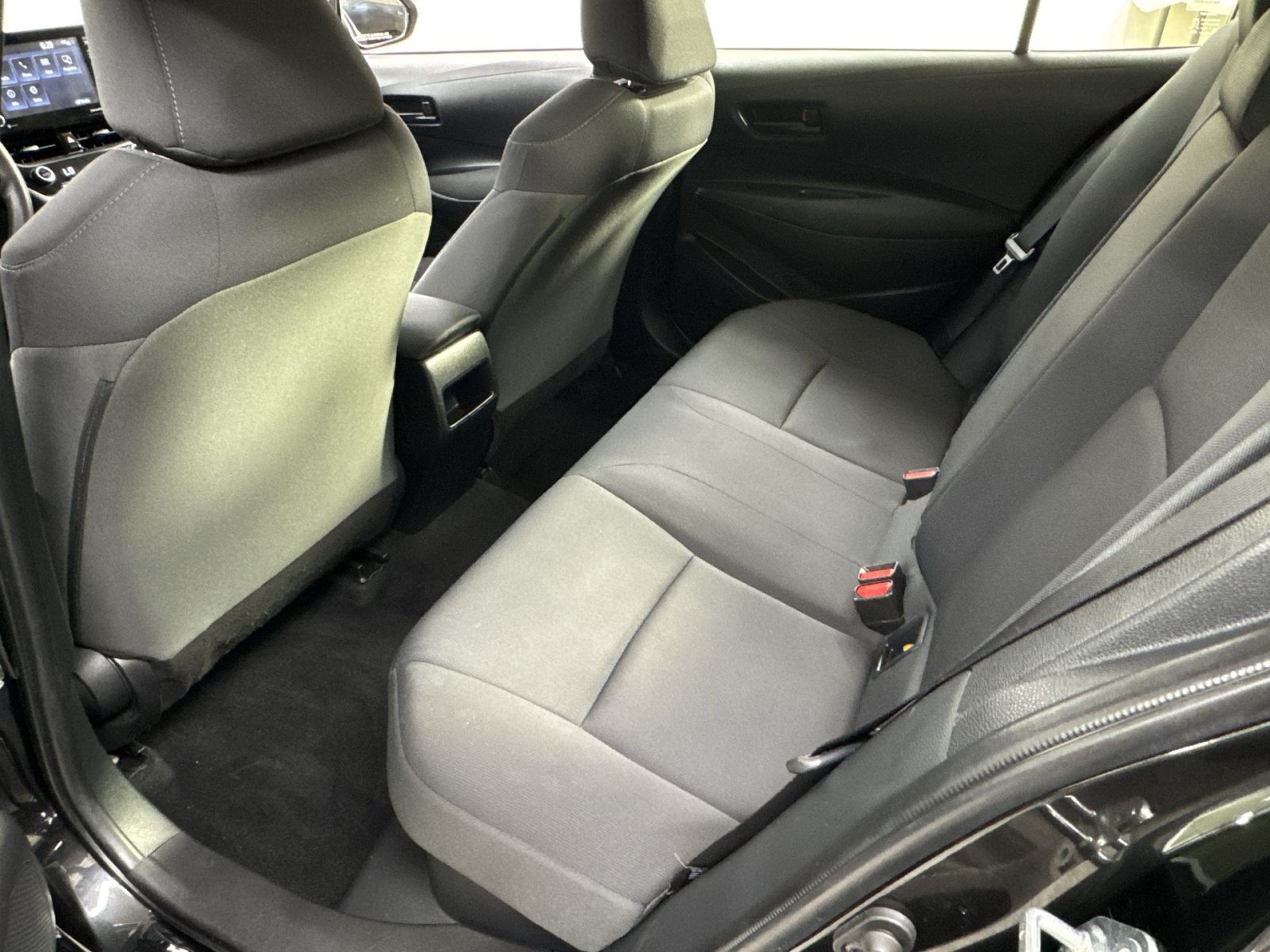 Used 2022 Toyota Corolla LE FWD image 36