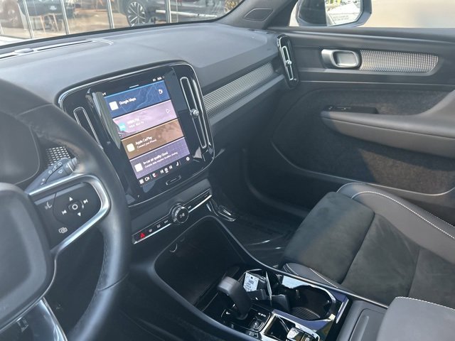 Certified 2025 Volvo XC40 B5 Plus image 19