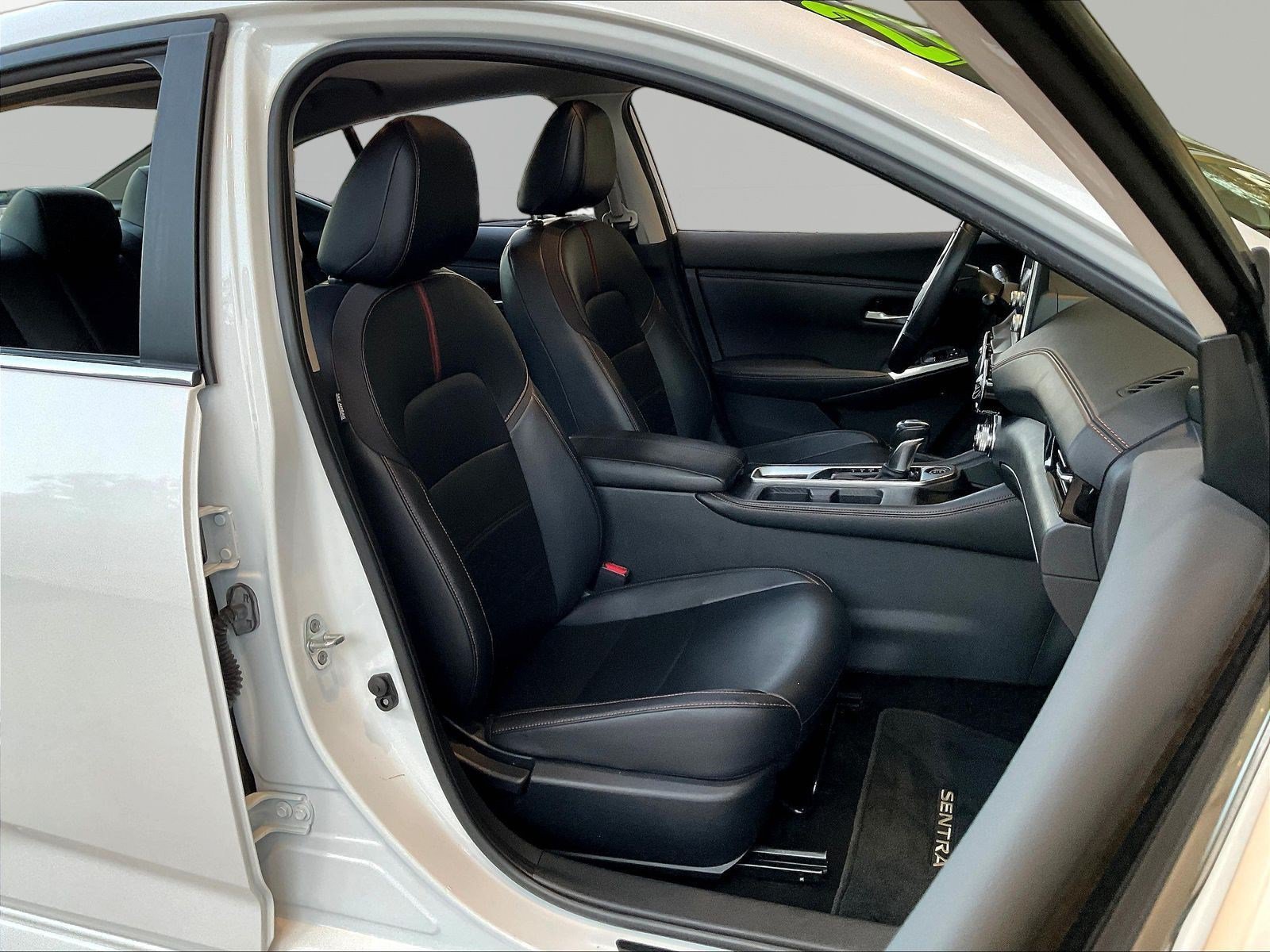 Used 2022 Nissan Sentra SR w/ SR Premium Package FWD image 28