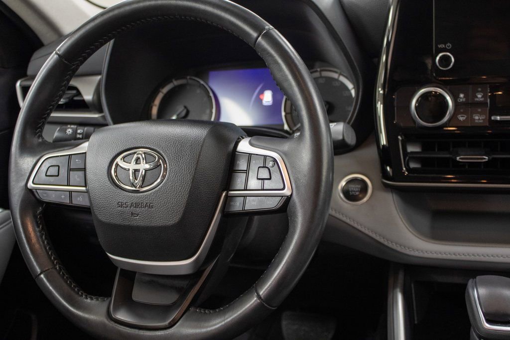 Used 2024 Toyota Highlander LE image 33