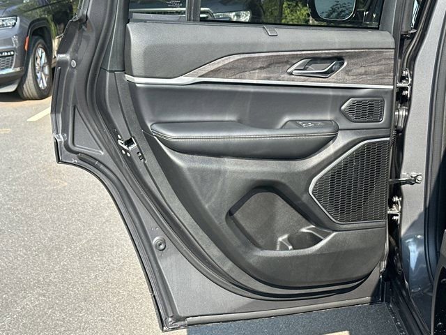New 2025 Jeep Grand Cherokee Limited w/ Luxury Tech Group II image 20