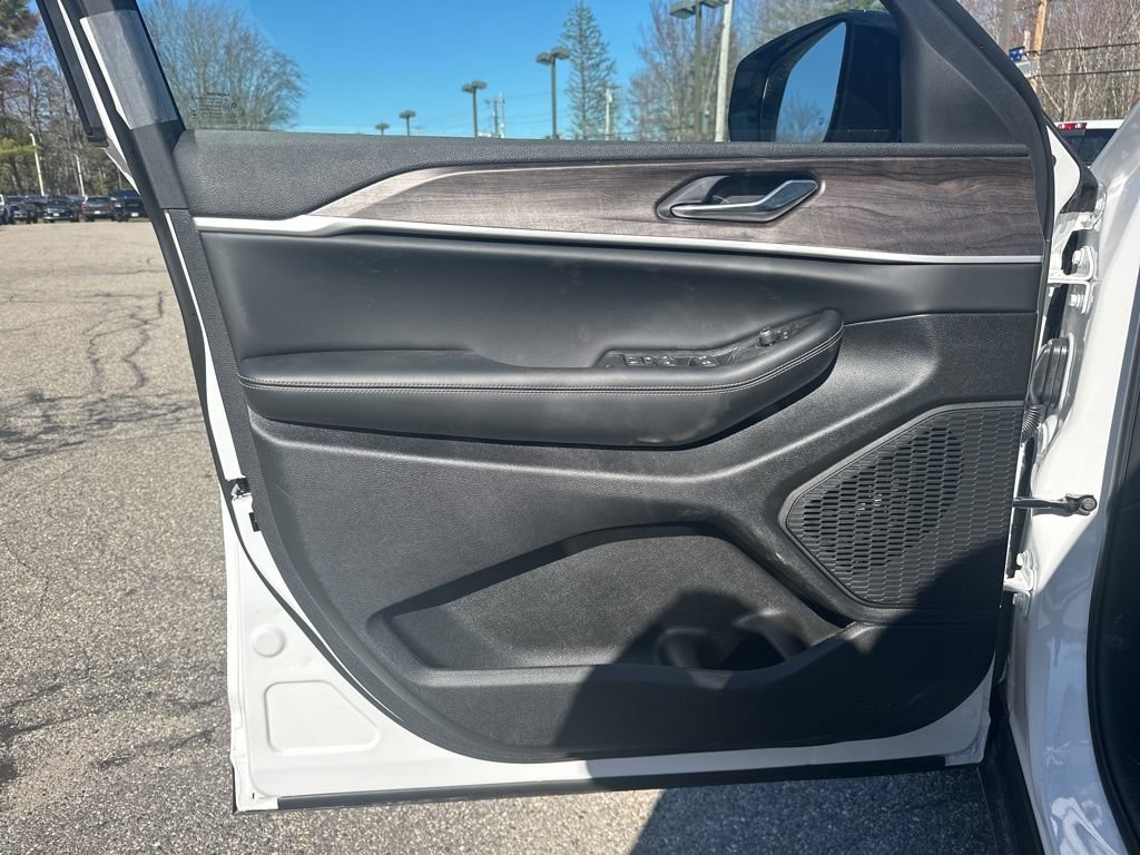 New 2026 Jeep Grand Cherokee Altitude AWD/4WD image 12