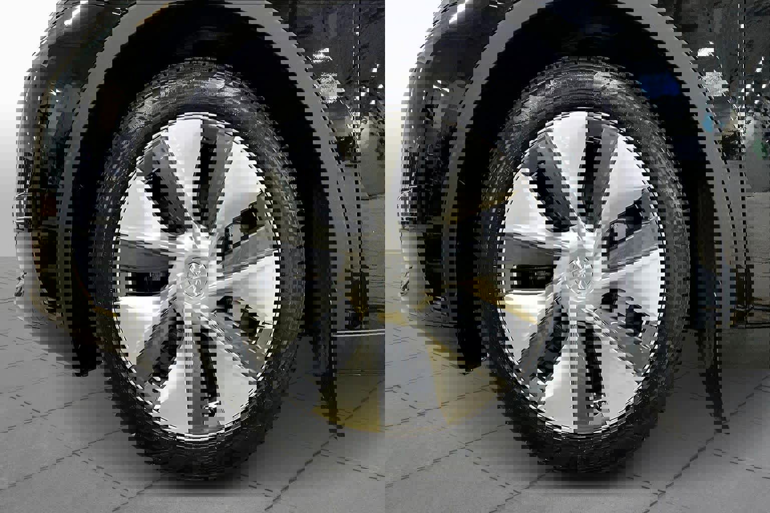 Used 2023 Tesla Model Y AWD image 10