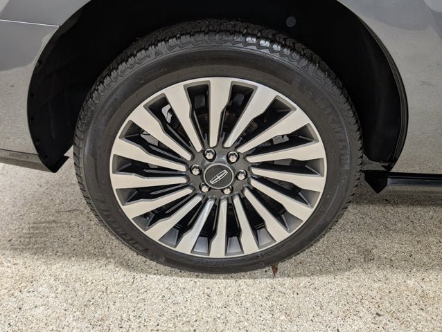 Used 2021 Lincoln Navigator Reserve w/ Luxury Package image 13
