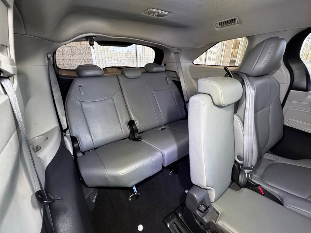 Used 2024 Toyota Sienna XLE image 61