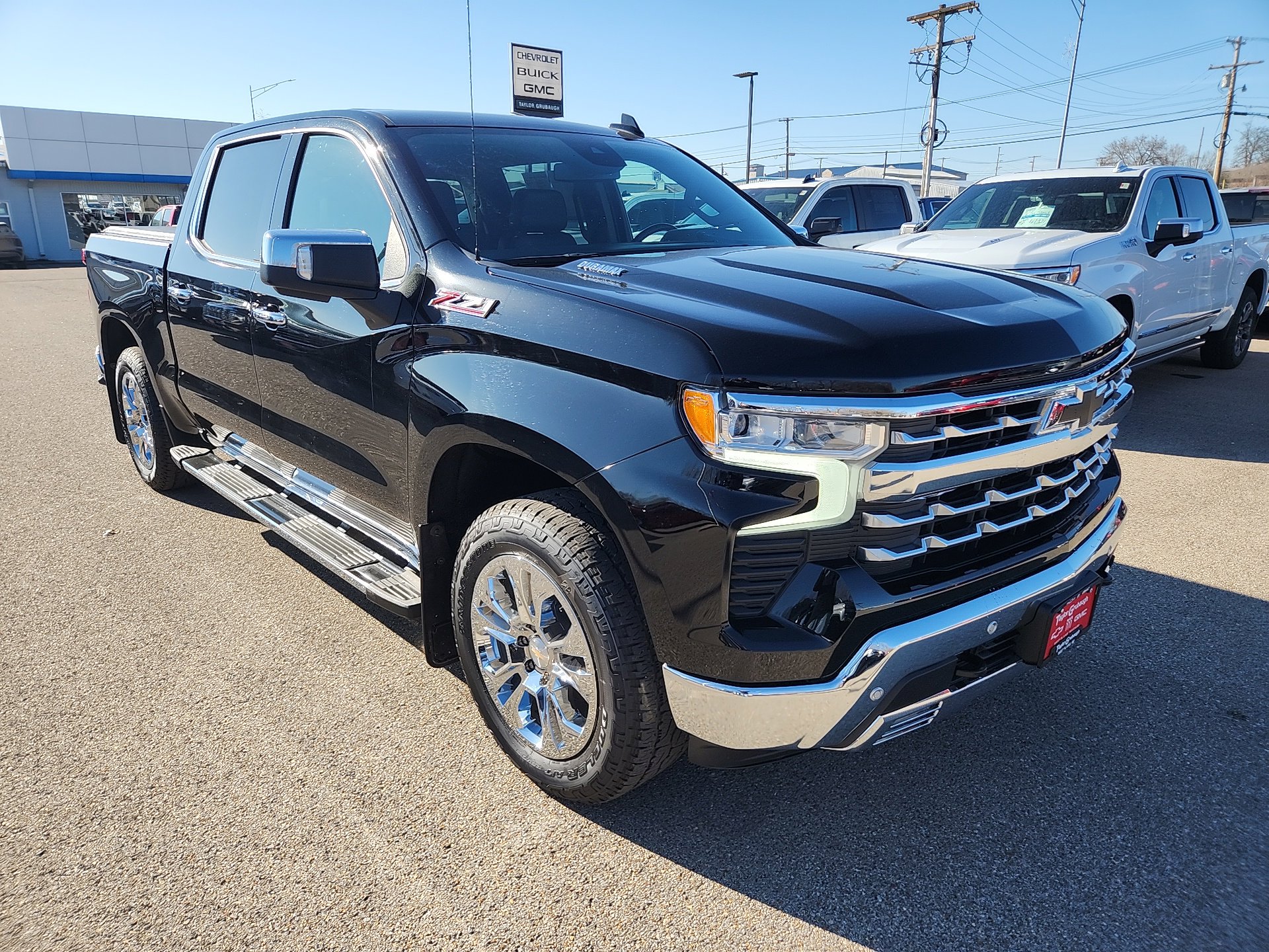 Used 2023 Chevrolet Silverado 1500 LTZ image 2