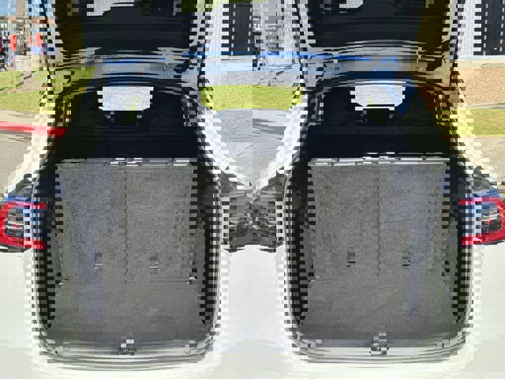 Used 2022 Tesla Model Y Long Range image 32