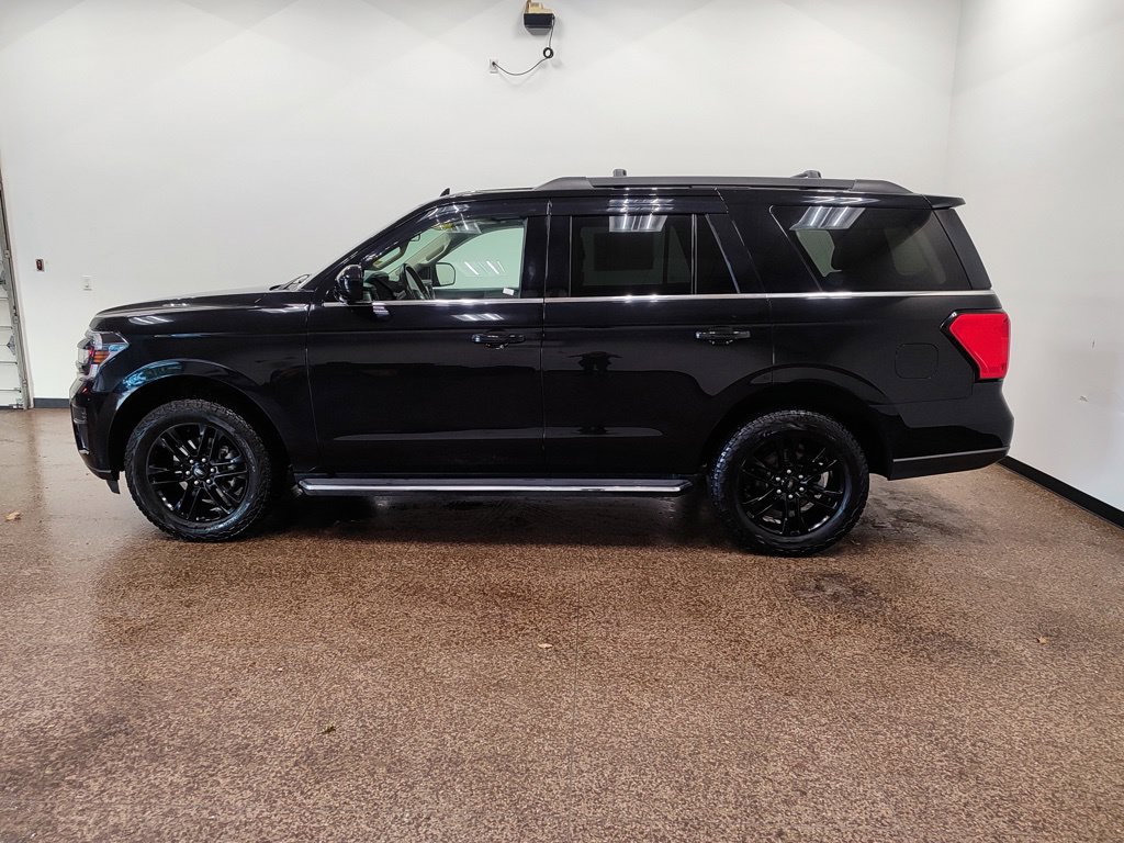 Used 2022 Ford Expedition XLT AWD/4WD image 2