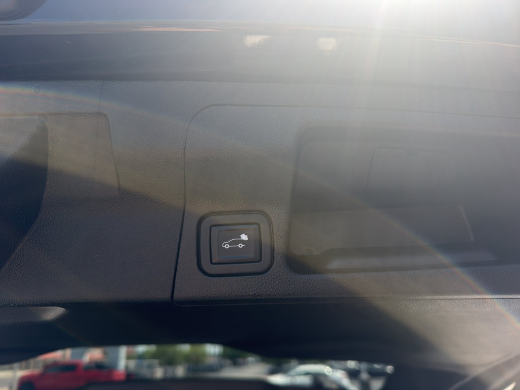 Used 2021 GMC Acadia SLE w/ Driver Convenience Package FWD image 14