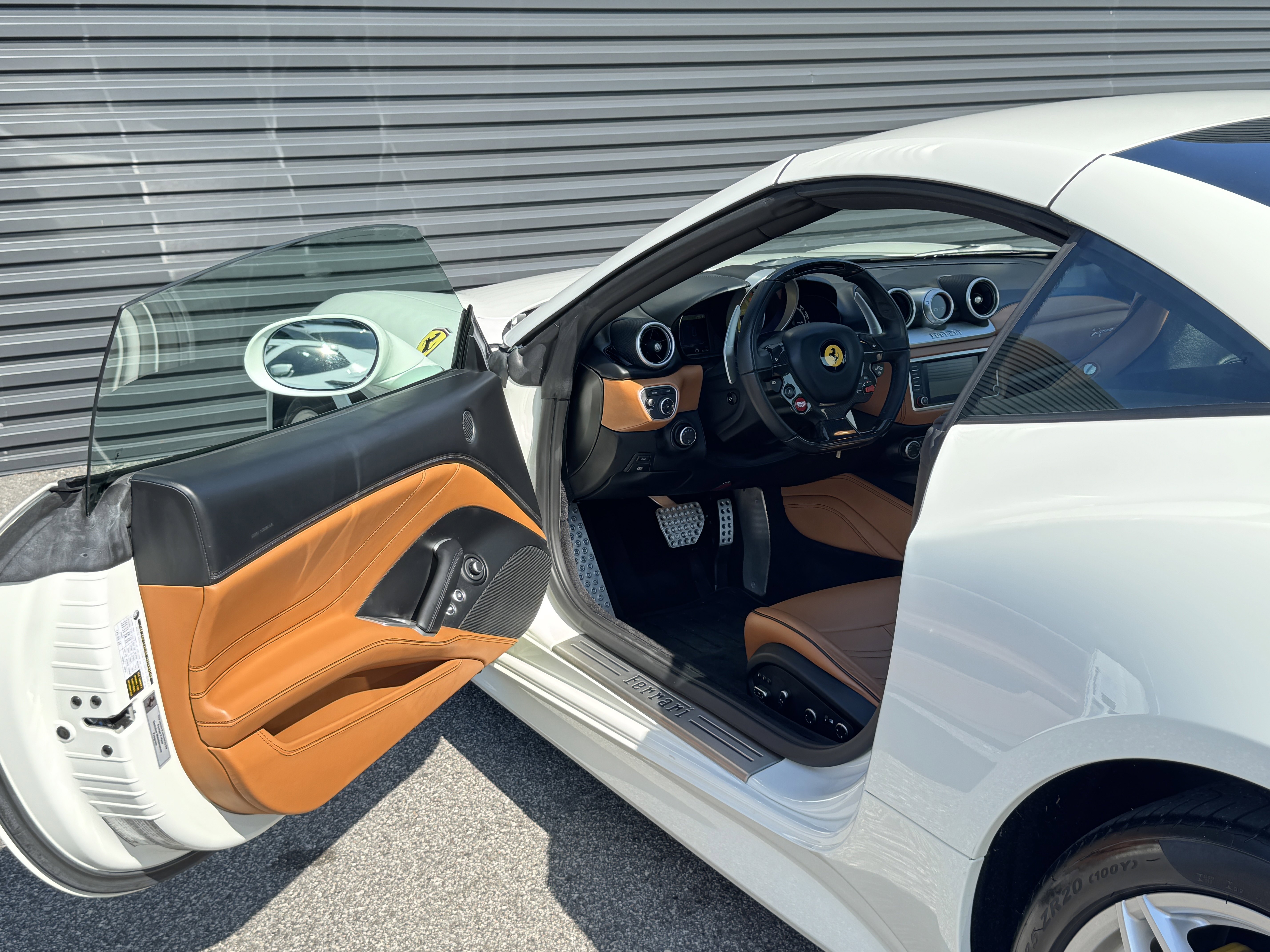 Used 2017 Ferrari California T image 29