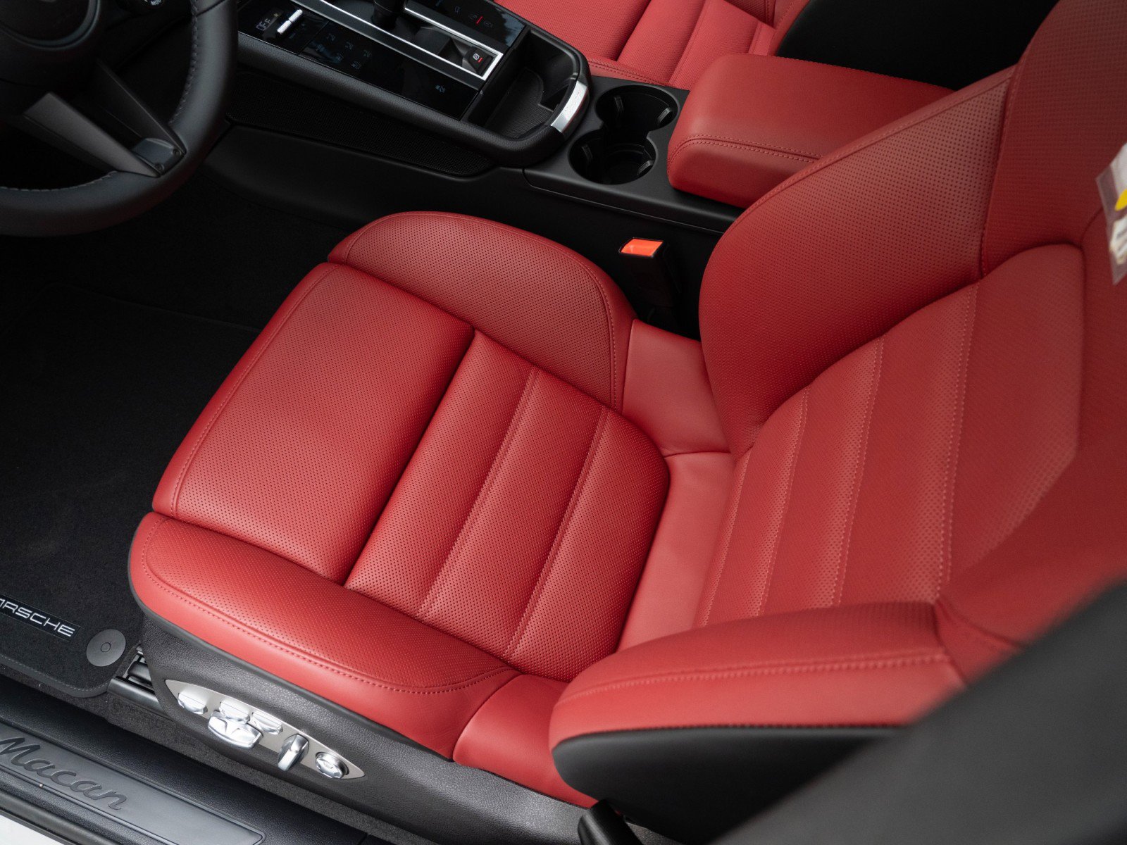 New 2026 Porsche Macan image 16