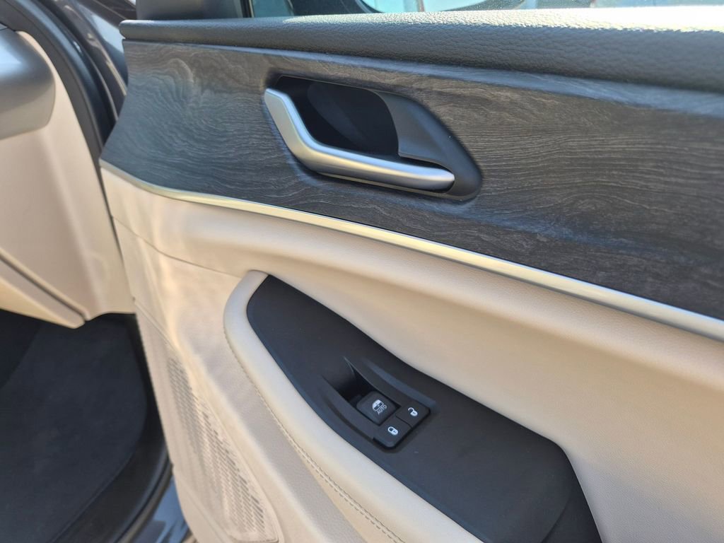 Used 2025 Jeep Grand Cherokee L Limited w/ Luxury Tech Group II image 34