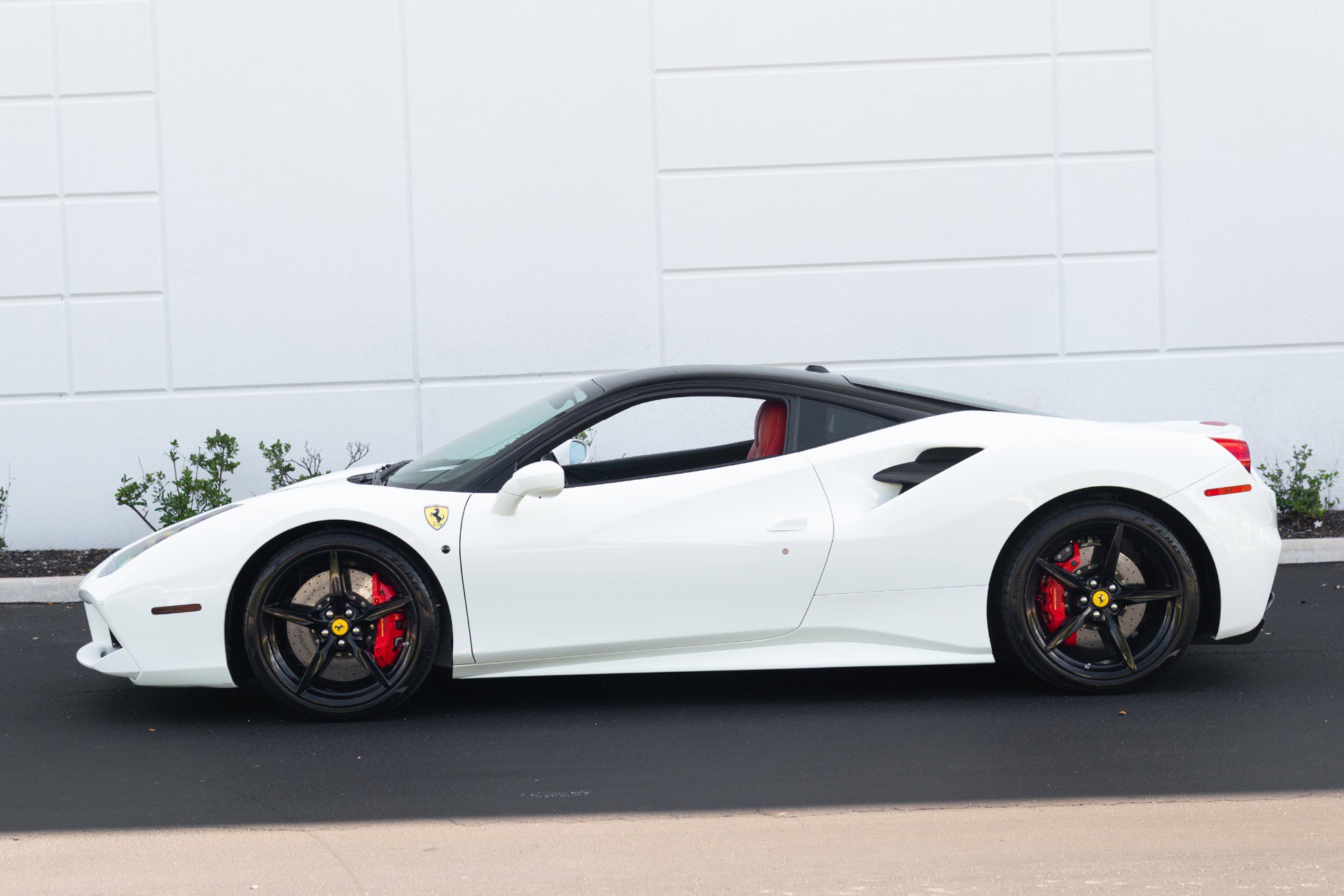 Used 2017 Ferrari 488 GTB RWD image 24