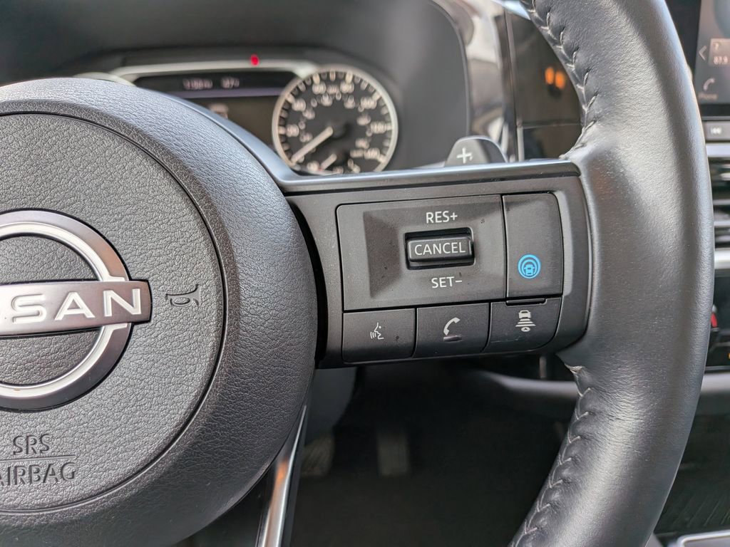 Used 2024 Nissan Pathfinder SV image 17