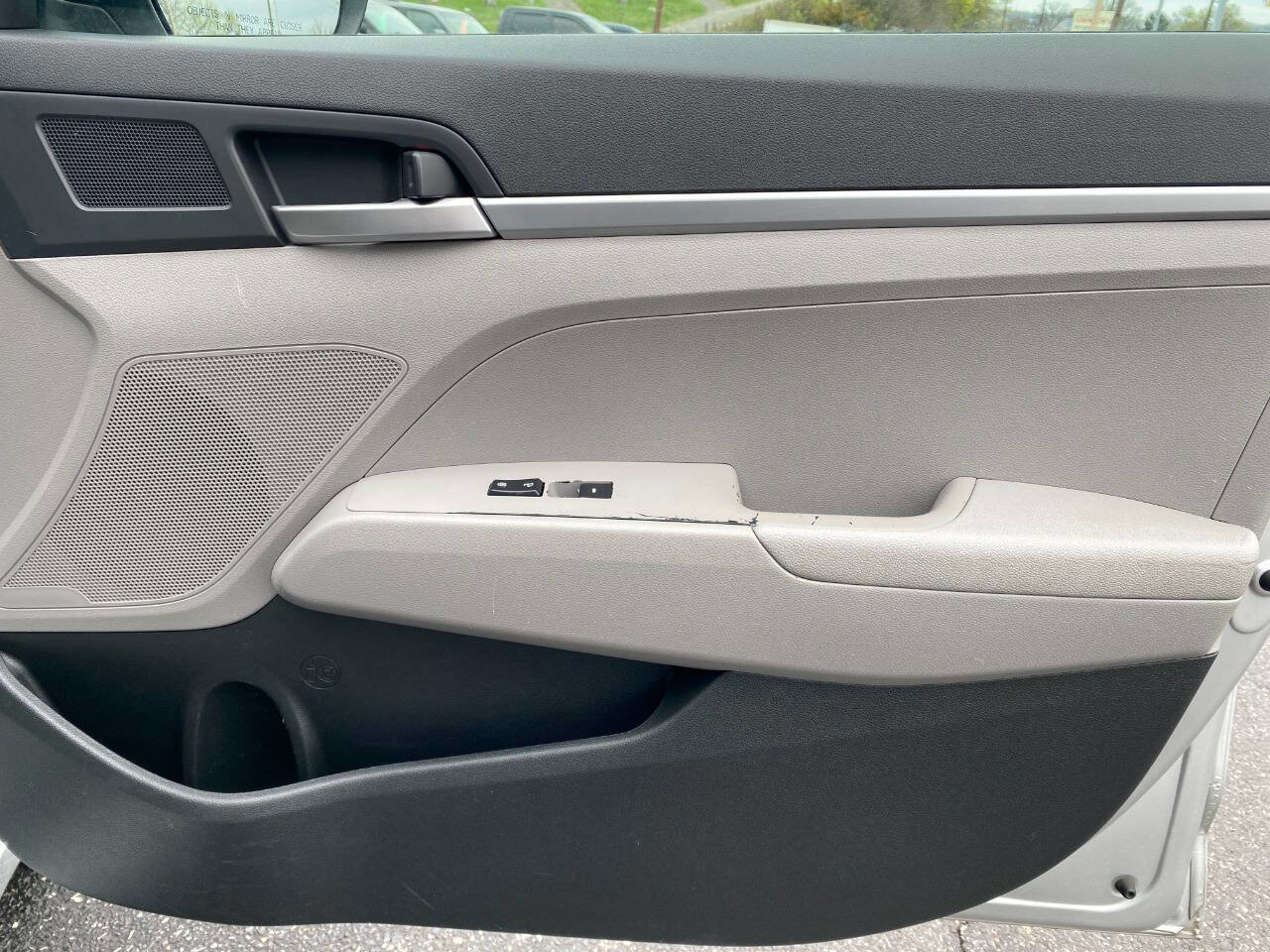 Used 2019 Hyundai Elantra SE image 30