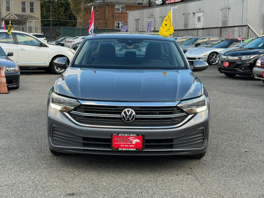 Used 2024 Volkswagen Jetta SE FWD image 2