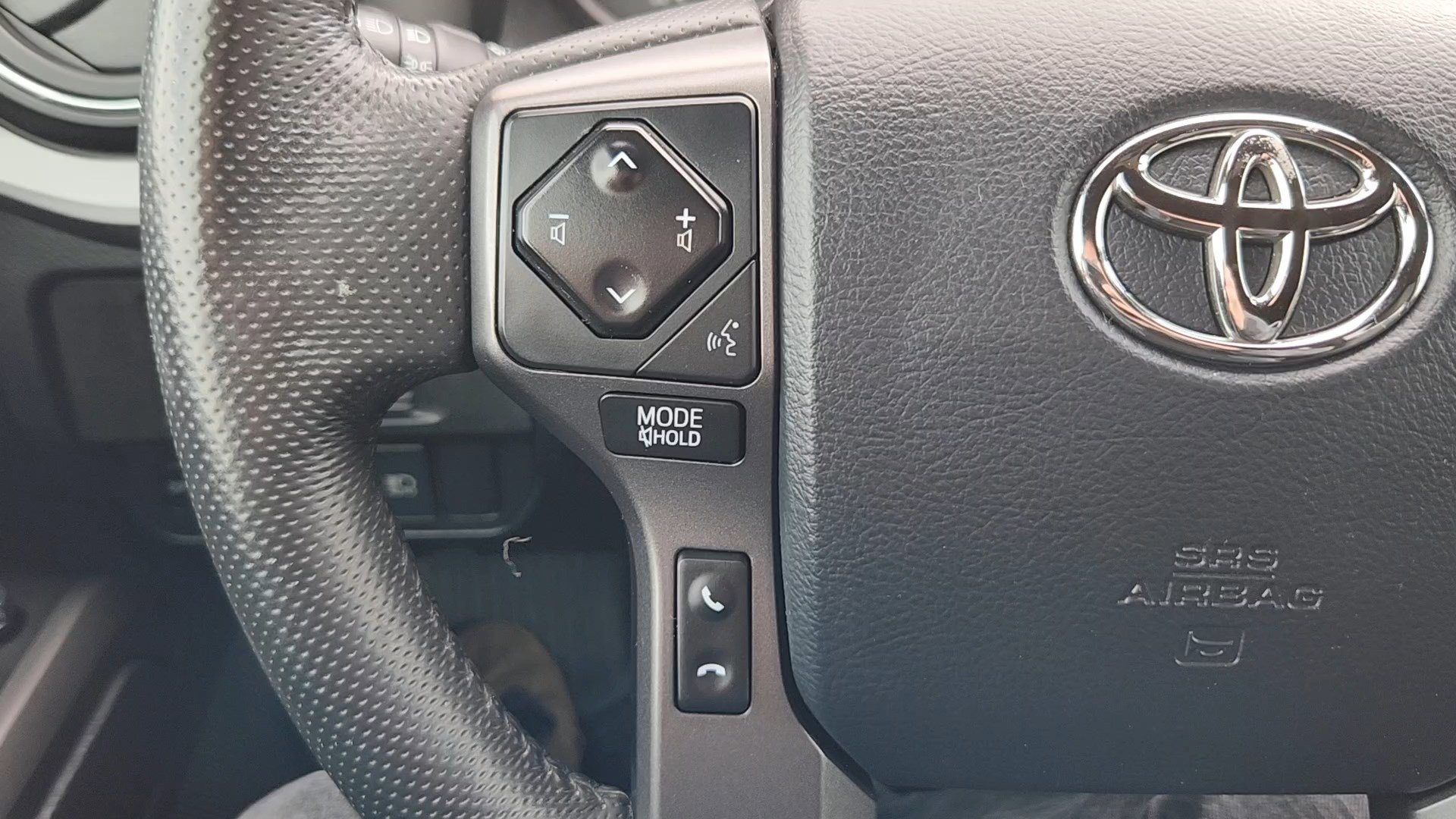 Used 2018 Toyota Tacoma TRD Sport image 11