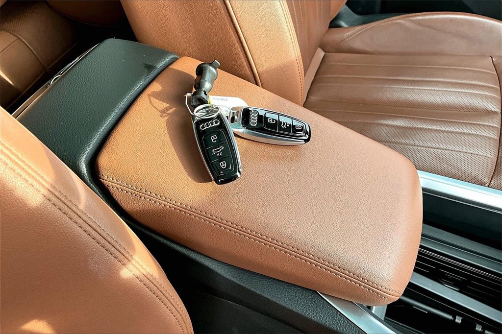 Used 2021 Audi e-tron Premium Plus w/ Premium Plus Package image 13