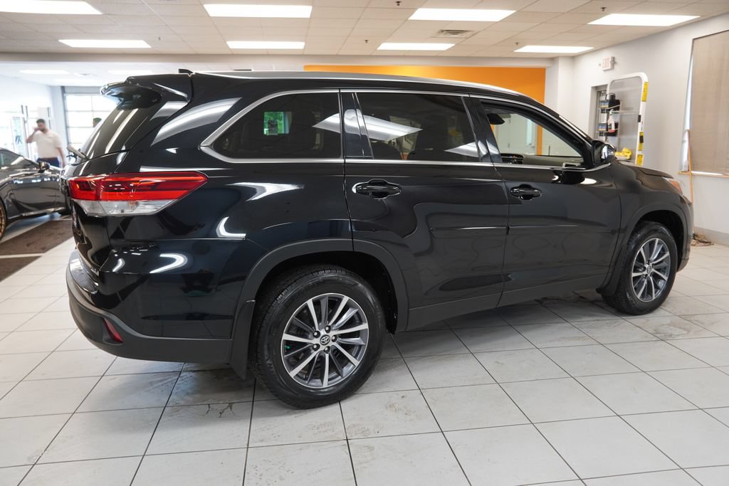 Used 2019 Toyota Highlander XLE AWD/4WD image 14