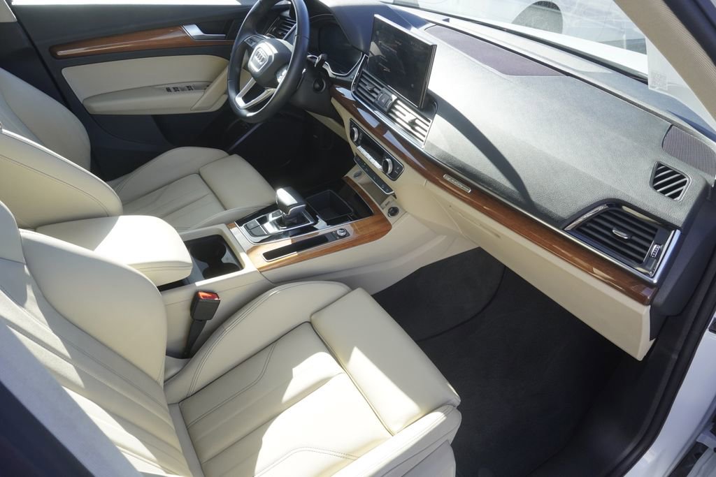Used 2023 Audi Q5 e Premium w/ Convenience Package image 22