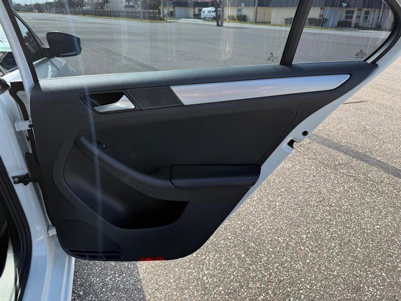 Used 2017 Volkswagen Jetta S image 16