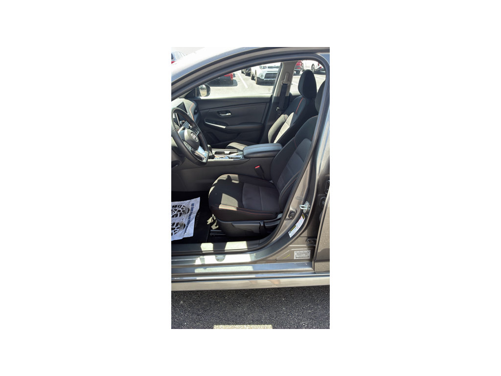 Used 2025 Nissan Sentra SR FWD image 11