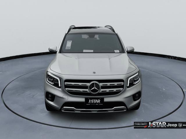 Used 2022 Mercedes-Benz GLB 250 4MATIC w/ Premium Package Lite image 2