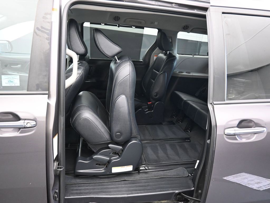 Used 2020 Toyota Sienna SE Premium image 37