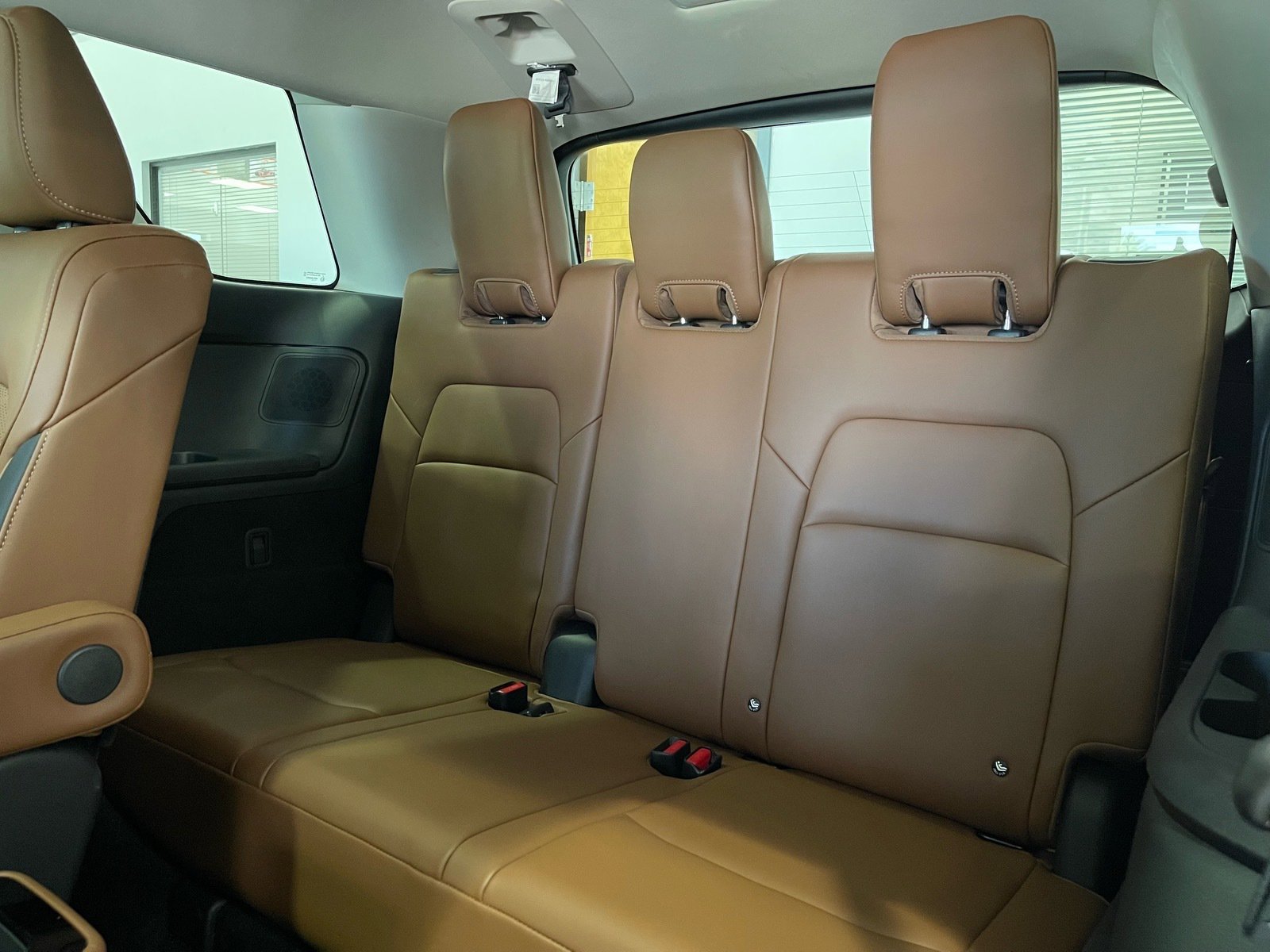 Used 2025 Nissan Pathfinder Platinum FWD image 35