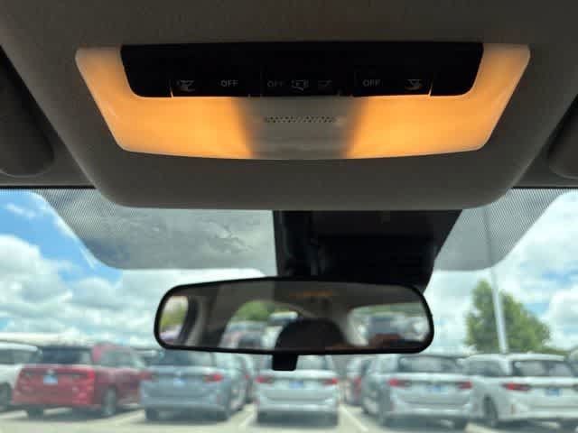 Used 2020 Nissan Versa S FWD image 21