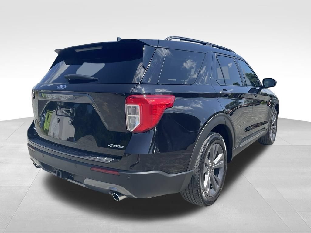 Used 2022 Ford Explorer XLT w/ Equipment Group 202A AWD/4WD image 17