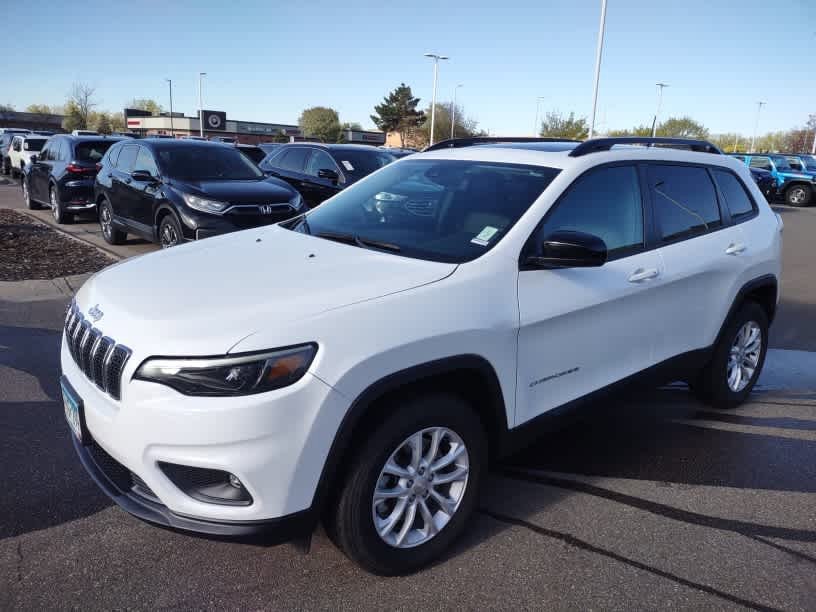 Used 2022 Jeep Cherokee Latitude Lux w/ Sun & Sound Group AWD/4WD image 2