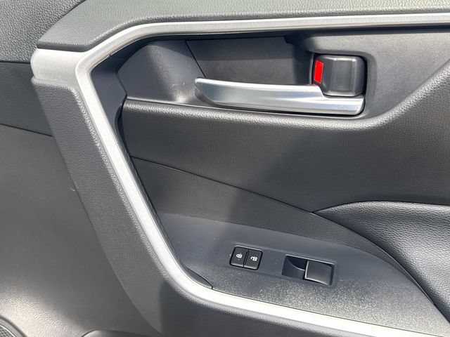 Used 2020 Toyota RAV4 XLE Premium FWD image 19