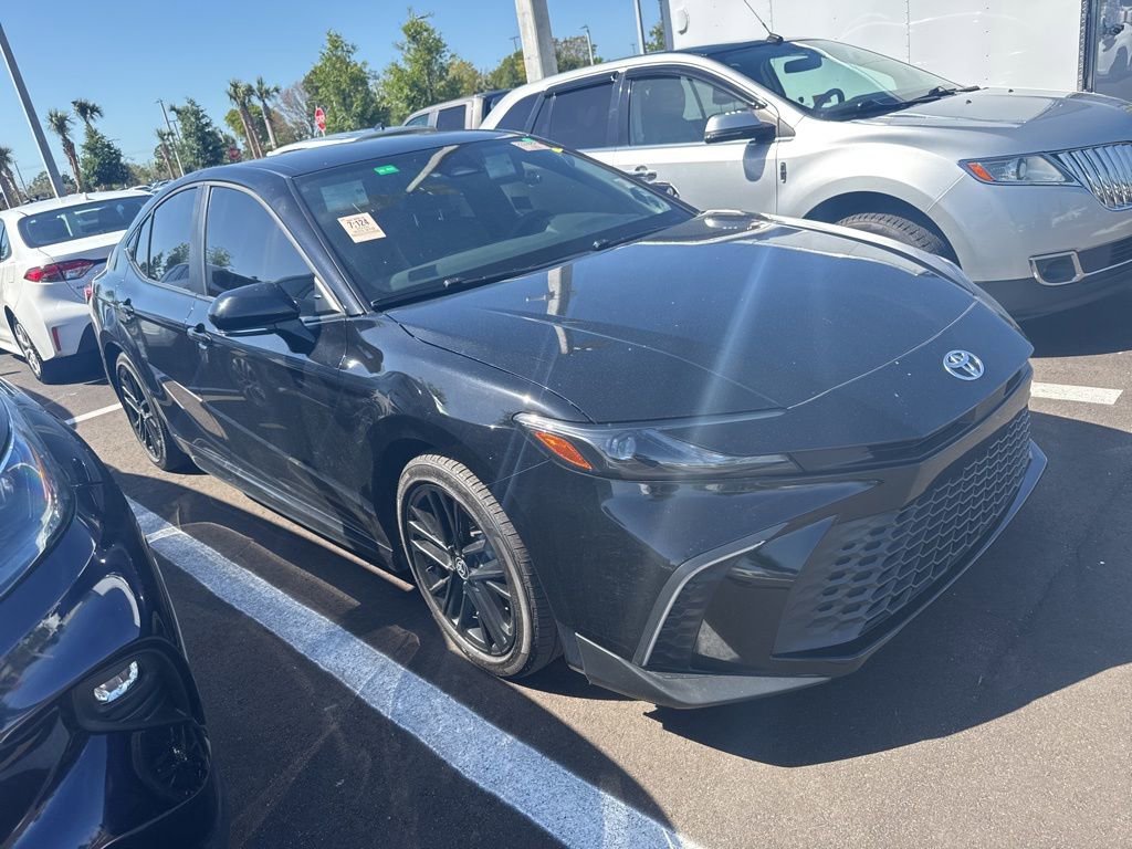Used 2025 Toyota Camry SE w/ Convenience Package FWD image 3