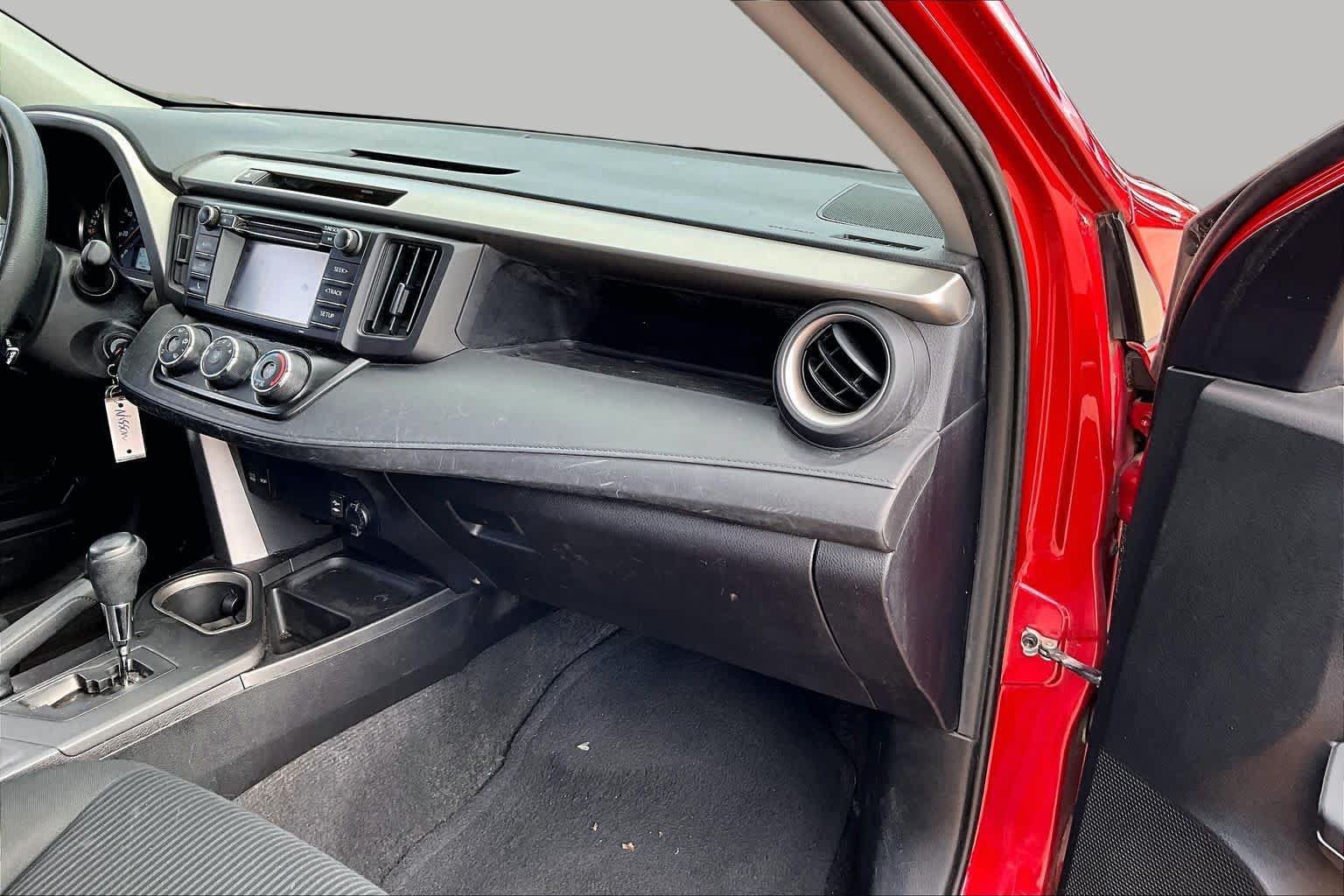 Used 2016 Toyota RAV4 LE FWD image 18