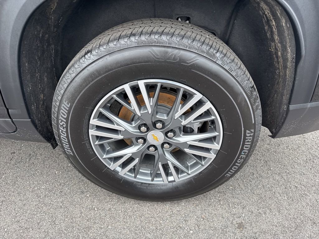 Used 2025 Chevrolet Traverse LT image 32