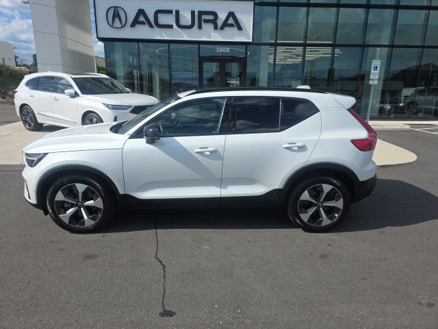 Used 2023 Volvo XC40 B4 Ultimate FWD image 3