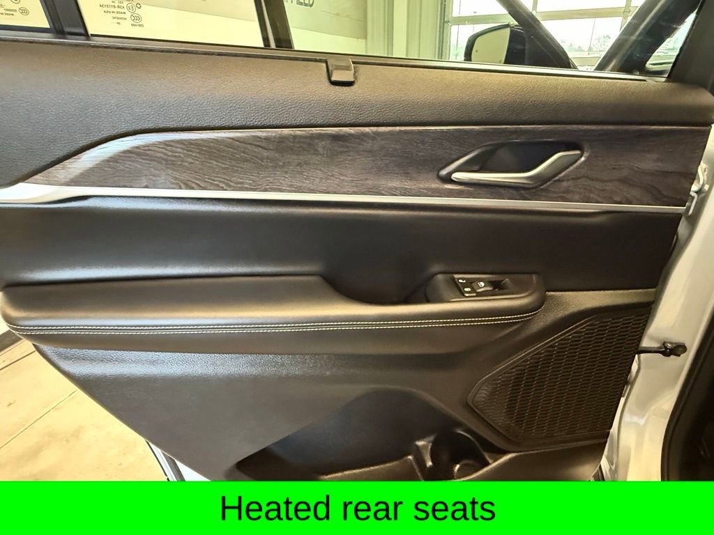 Used 2025 Jeep Grand Cherokee L Limited w/ Luxury Tech Group II image 16