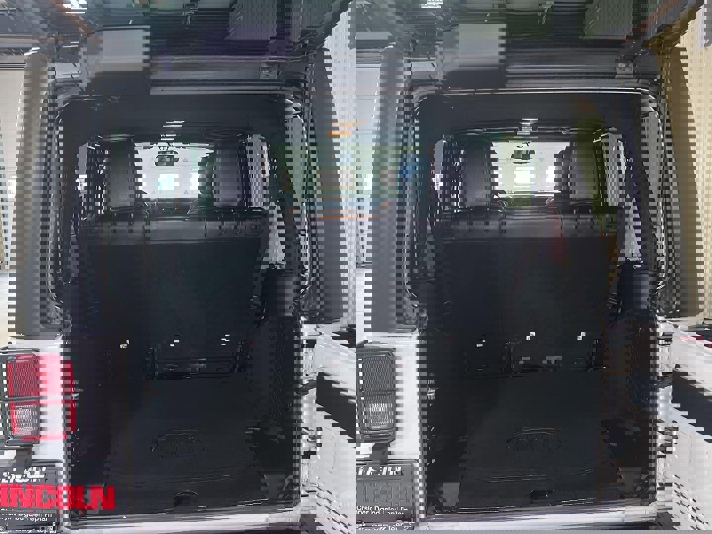 Used 2018 Jeep Wrangler Unlimited Sahara image 10