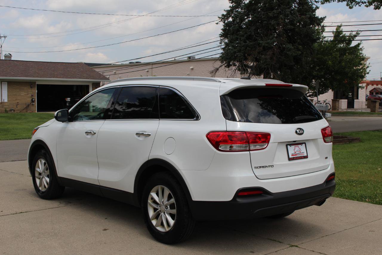 Used 2017 Kia Sorento FWD image 7