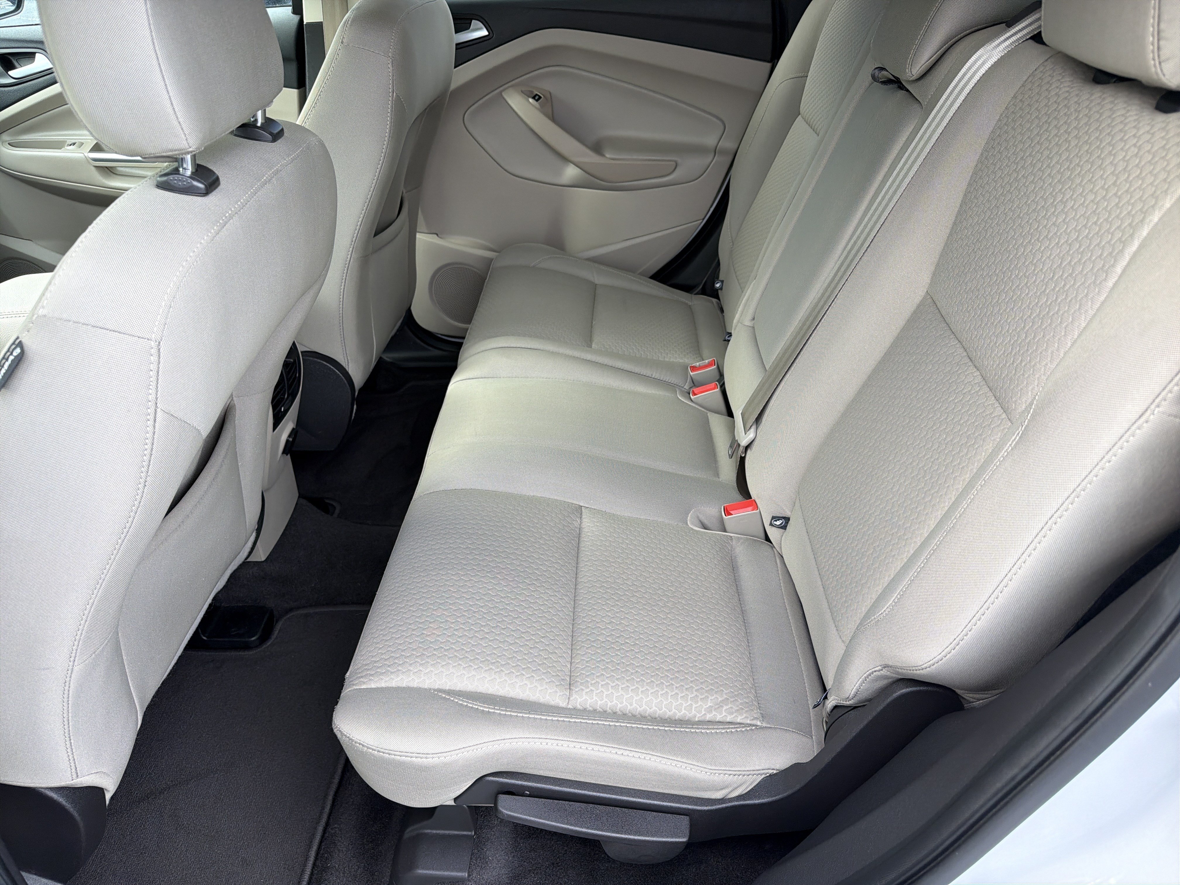 Used 2018 Ford Escape SE w/ Ford Safe & Smart Package FWD image 16
