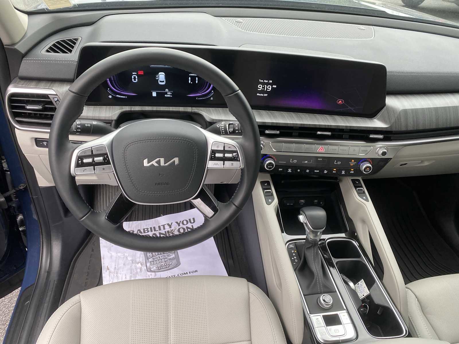 Used 2025 Kia Telluride EX w/ EX Captain's Chair Package FWD image 12