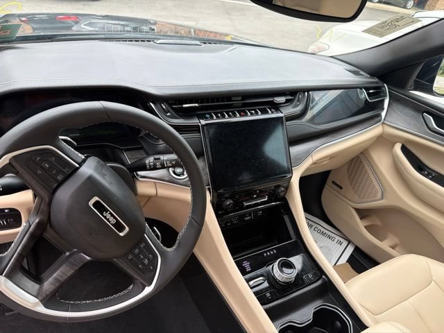Used 2024 Jeep Grand Cherokee Limited 4xe AWD/4WD image 8