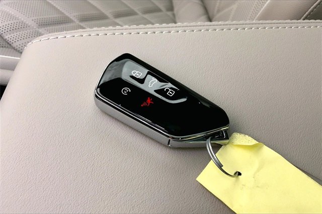 Used 2025 Volkswagen Atlas SEL Premium R-Line image 11