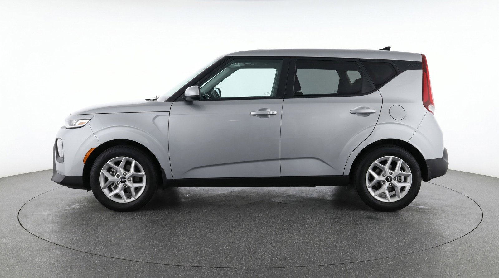 Used 2025 Kia Soul LX w/ LX Technology Package FWD image 5