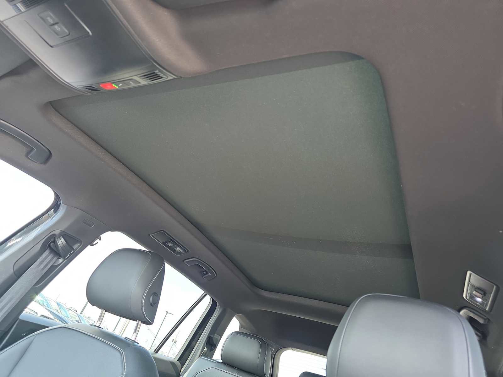 Used 2023 Volkswagen Tiguan SE R-Line image 23