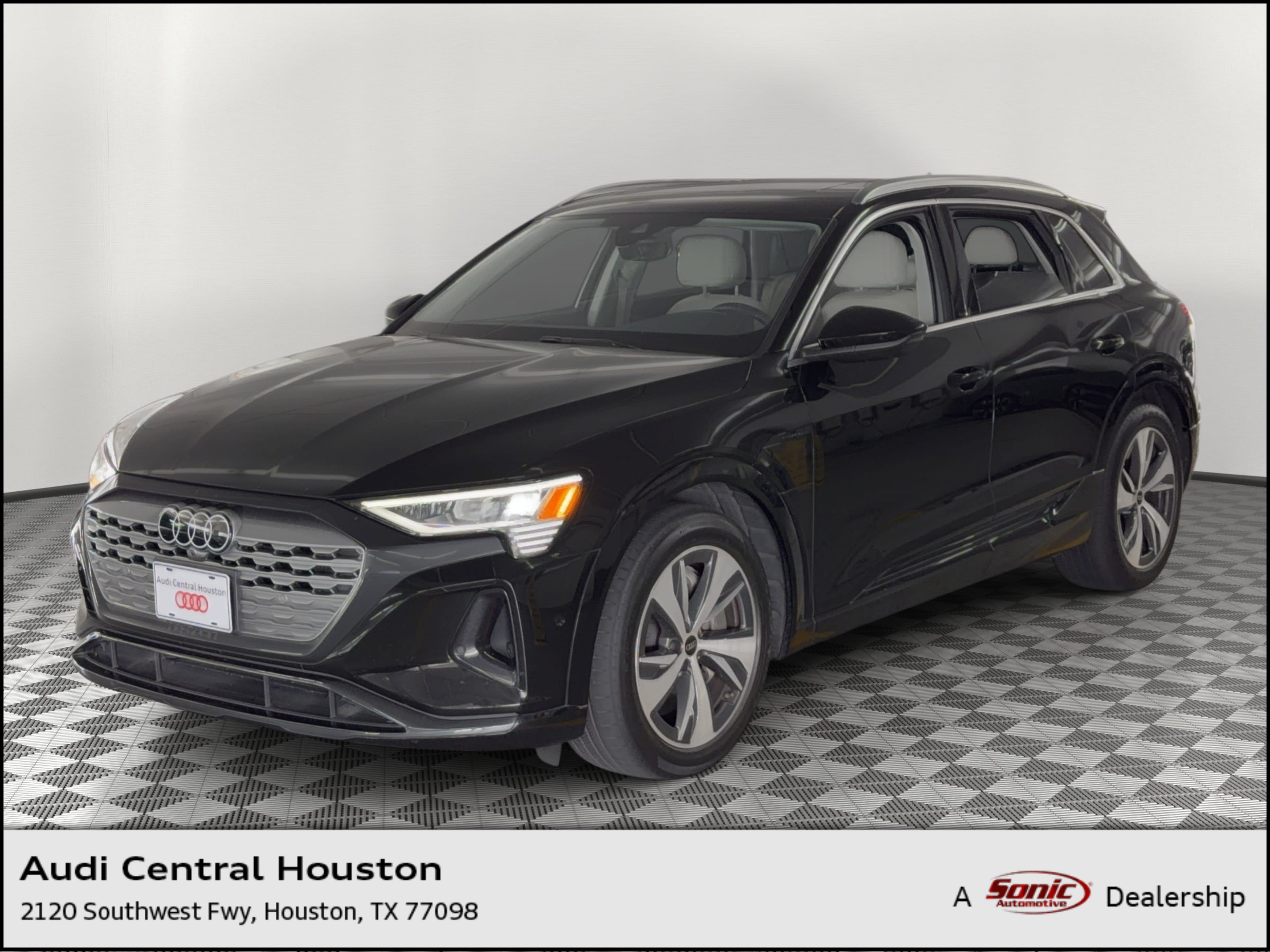 Used 2024 Audi Q8 e-tron Premium Plus w/ Premium Plus Package AWD/4WD image 1