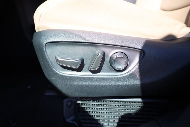 Used 2022 Toyota Sienna XLE image 11