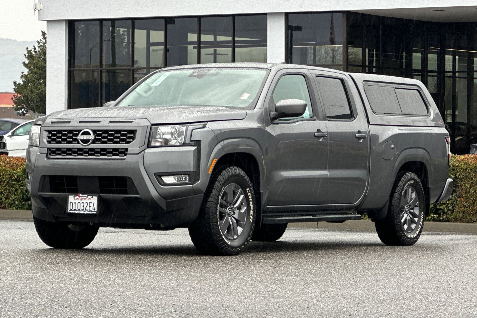 Used 2025 Nissan Frontier SV w/ SV Convenience Package image 9