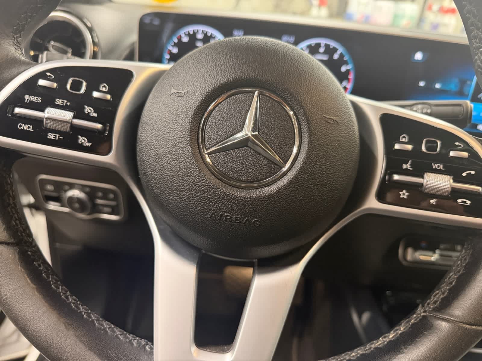 Used 2020 Mercedes-Benz GLB 250 4MATIC image 25